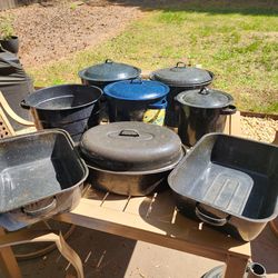 8 lg. Old fashion blue boiling and baking must buy all.