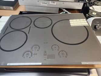 Cafe 30" Smart Touch-Control Induction Cooktop