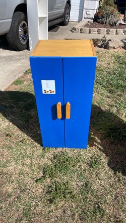 Lakeshore learning Kids refrigerator or storage cabinet