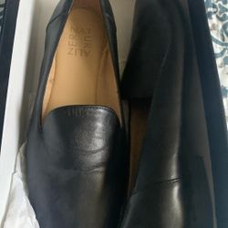 I NATURALIZER Ladies' Kit2 Shoes in Black Leather, 6 1/2