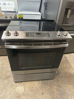 24 month old Glasstop GE® 30" Slide-In Electric Range Stainless/Black Retail price $1487