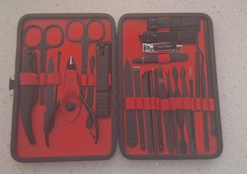 🛑🛑MAKEUP KIT MANICURE SET🛑🛑

BRAND NEW IN BOX 📦