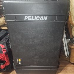 Pelican 1650 Case No Foam (Black)