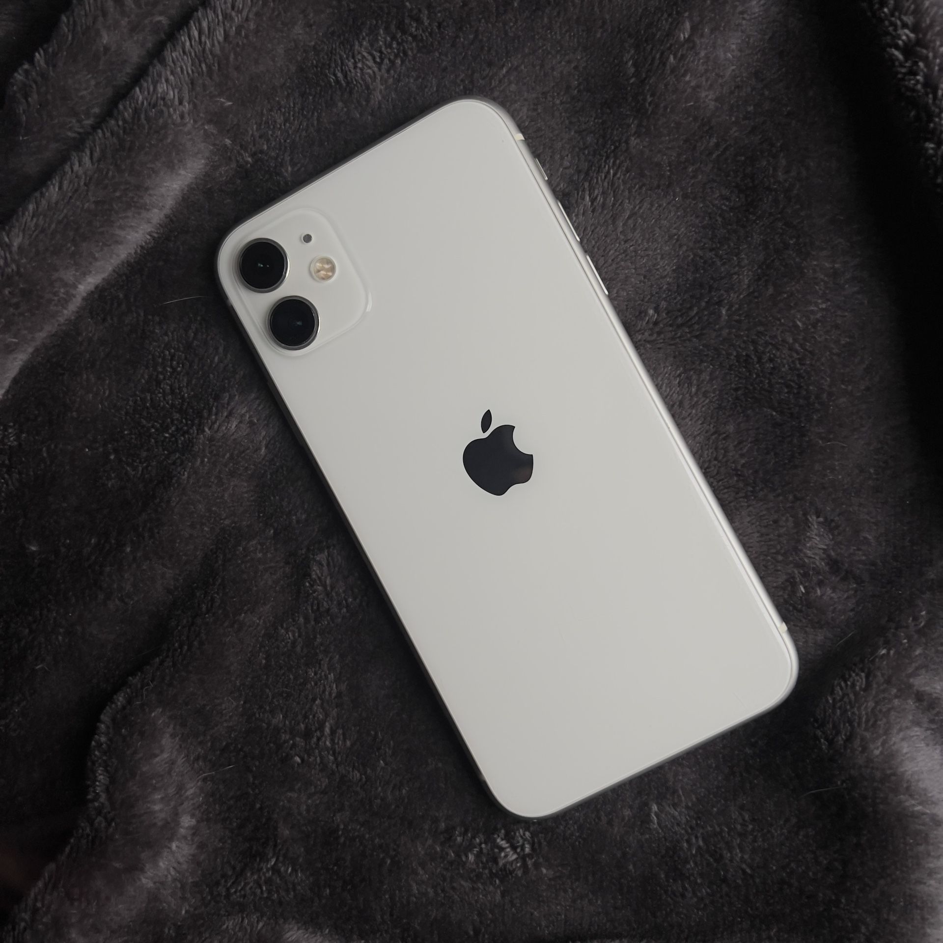White Apple iPhone 11 - 128 GB Unlocked