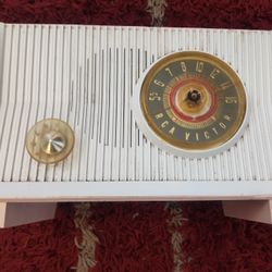 RCA VICTOR MODEL X-2EF OFF WHITE 30 Watts 1950

