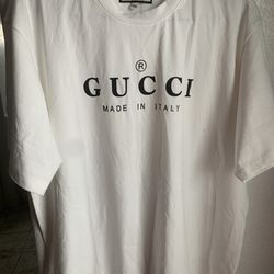 Gucci Men’s XXL T- Shirt. Never Worn 