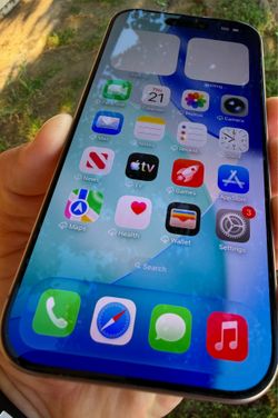 Apple iPhone 16 pro 128GB unlocked, no sim restrictions, TmObile, metro pcs cell phone