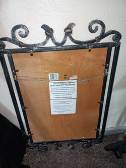 Espejo De Metal 26 Pulgadas De Alto  Y 22 De Ancho 