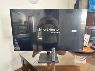 Samsung M7 Smart Monitor with Remote