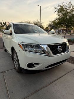 Nissan Pathfinder SE
