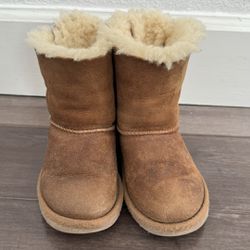 Uggs kids Boots Size 8 US