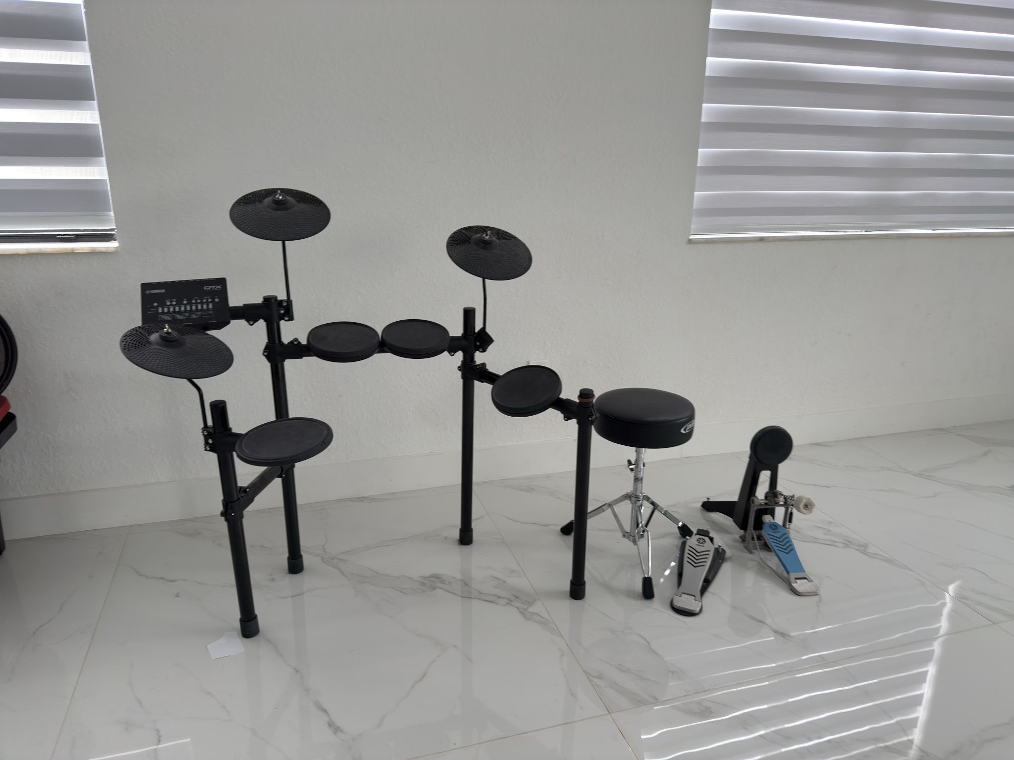  Yamaha DTX452K Electronic Drum Set