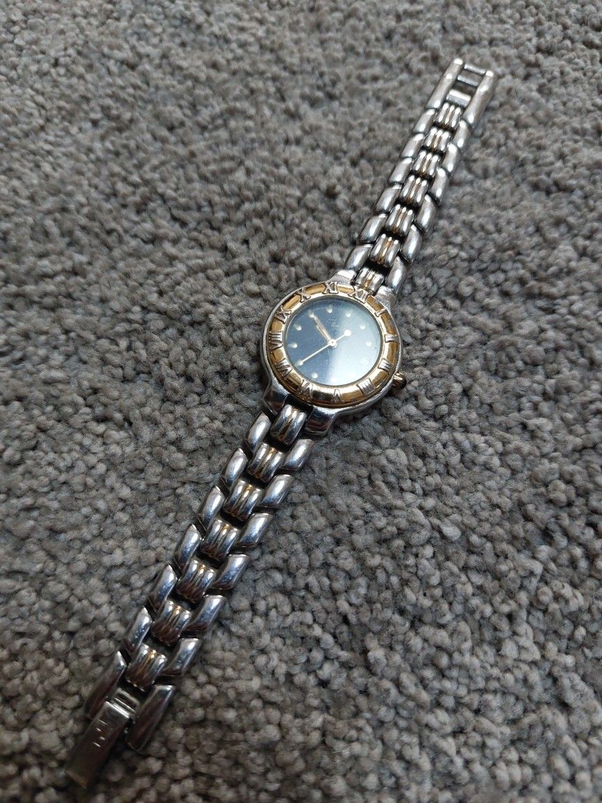 Womens Watch - FENDI Orologi Swiss Made Registered Model 900G (900 G) Womans Watch