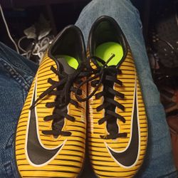 Boys Nike Shoes Size 2Y