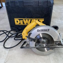 DeWalt Saw