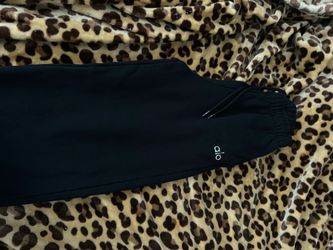 Alo sweats size small