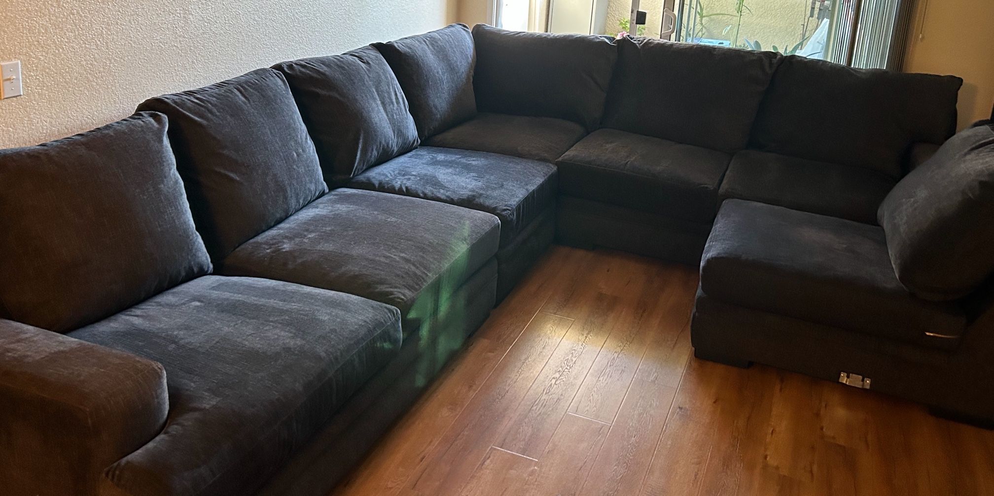SECTIONAL COUCH FREE DELIVERY for Sale in Roseville, CA OfferUp