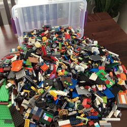 9 Pounds Of Mixed Lego 