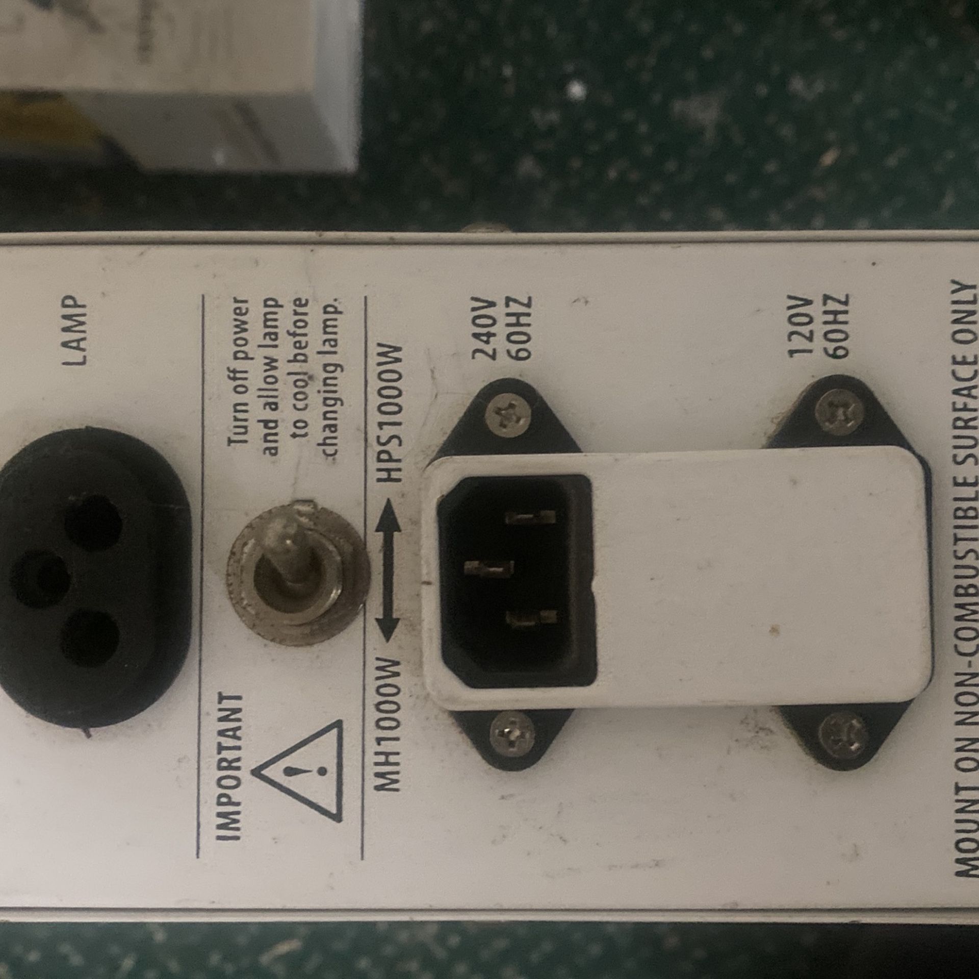 1,000 watt grow equipment, dual switchable ballasts for Sale in Rancho