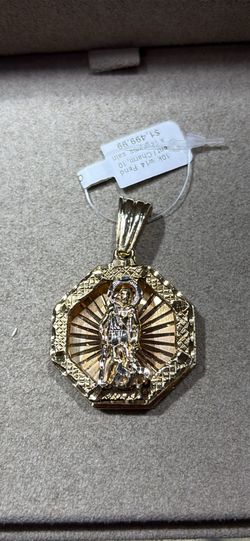 Gold San Lazaro pendant