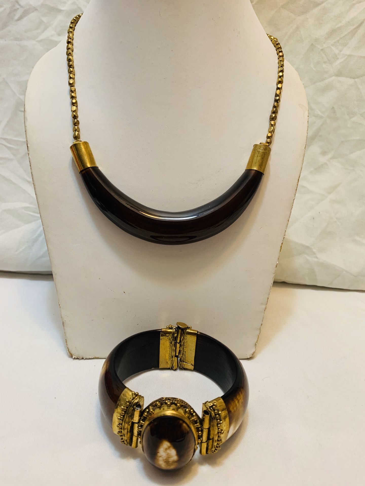 Himalayan choker pendent necklace with pin hinged bracelet