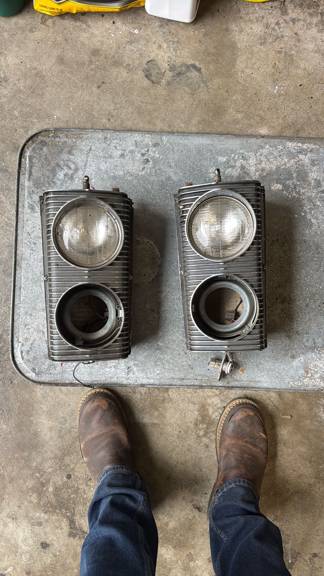 Headlight Buckets Charger 66