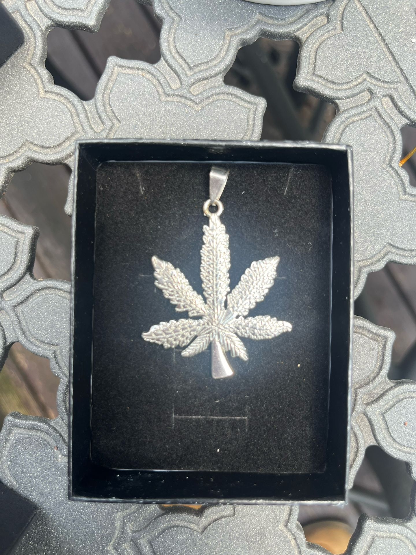 Marijuana Weed pot Plant Pendant Stainless Steal Chain Silver Necklace 