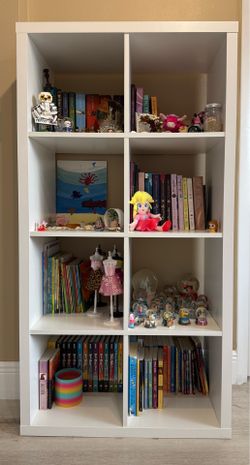 White 8-Cube Storage Shelf – Excellent Condition