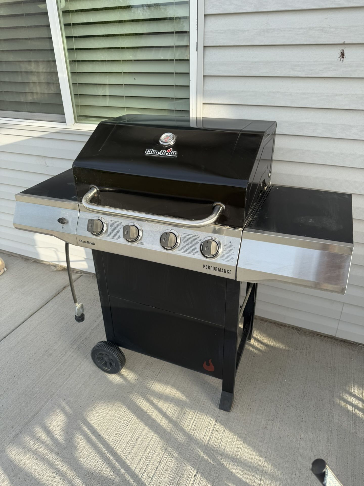 Char-Broil Performance Series Amplifire 4-Burner Gas Grill