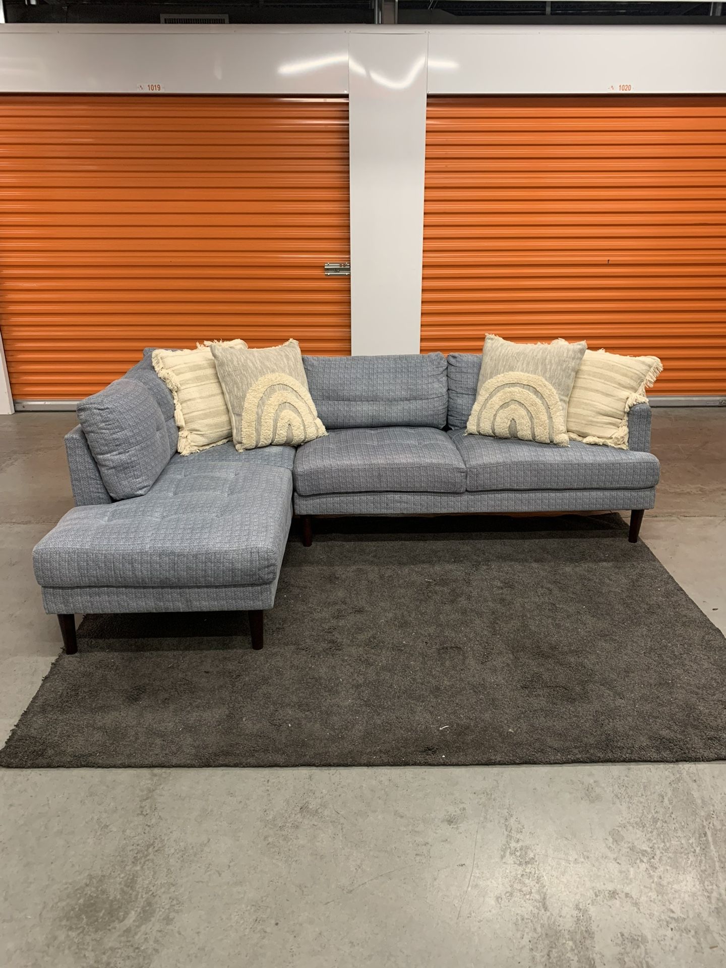 Gorgeous Sectional Couch (Free Delivery 🚚)