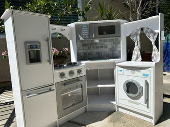 KidKraft Ultimate Corner Play Kitchen