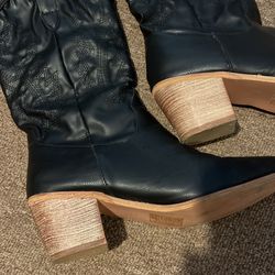 Worn A Few Times Size 8/8.5 Women’s Cowboy Boots Black 