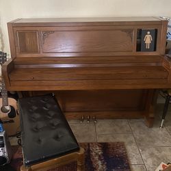 1973 Everett 21 Acoustic Studio Piano #212693