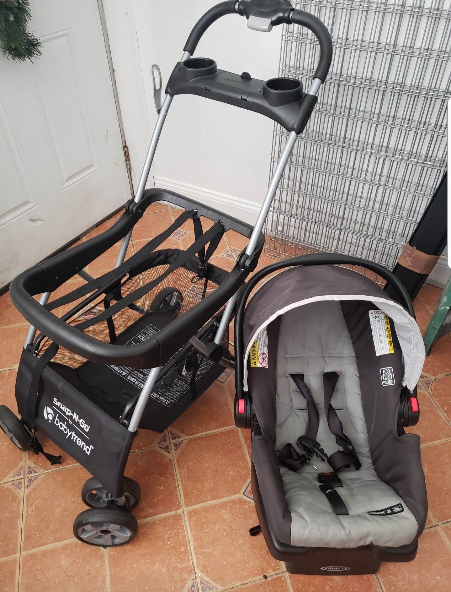 Graco Snap n Go baby seat and stroller