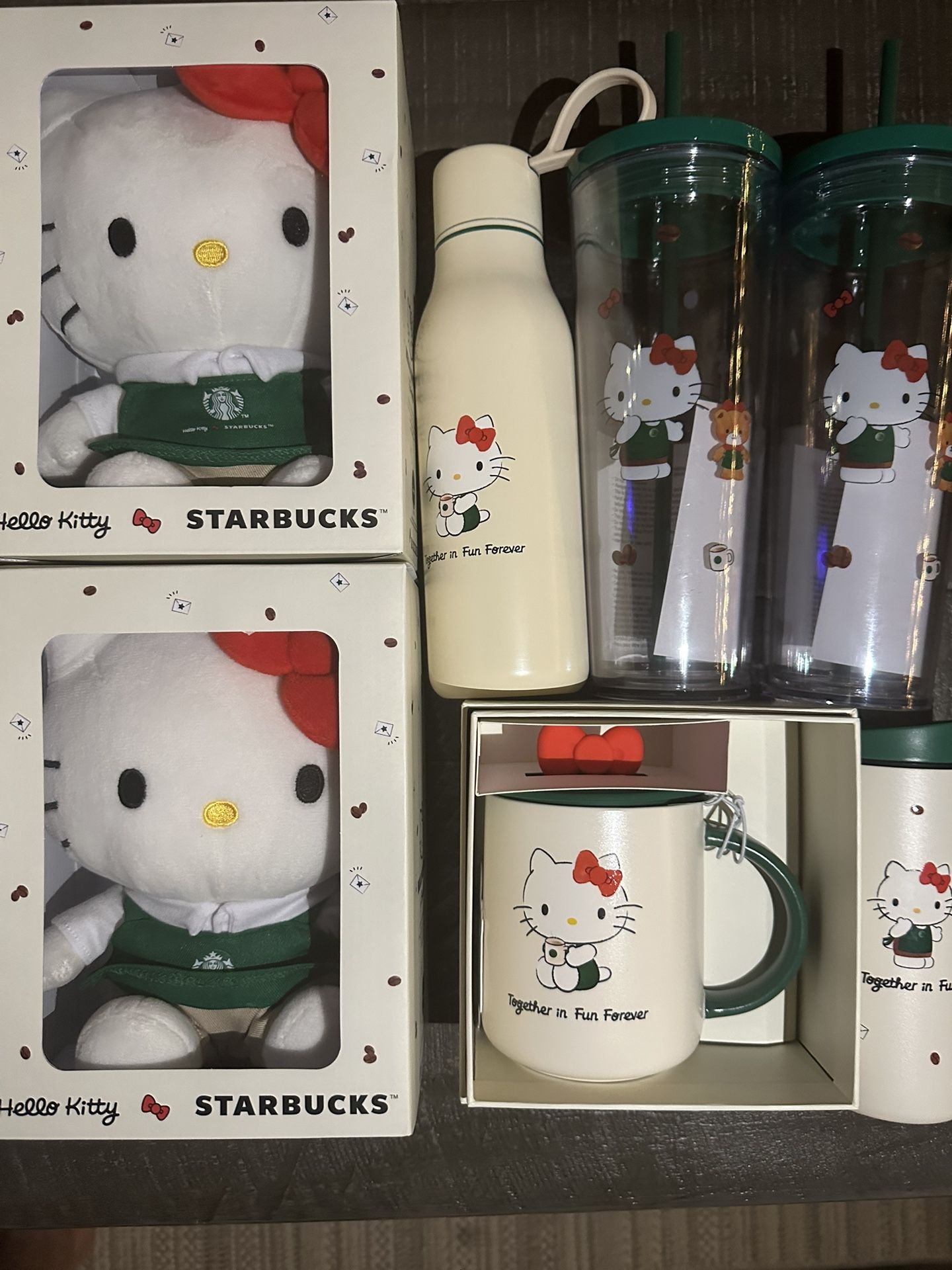 Hello Kitty X Starbucks Collab 