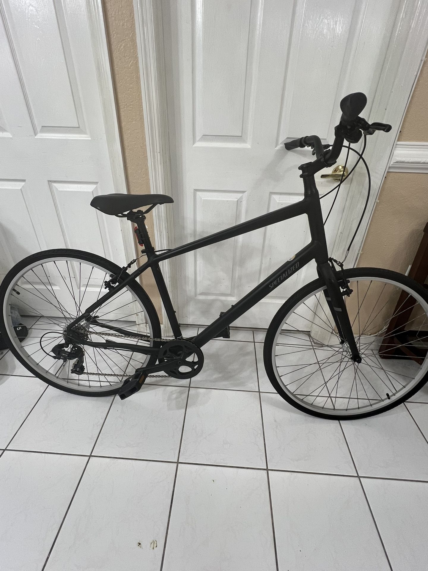 2021 SPECIALIZED CROSSROADS 1.0 HYBRID 700c LARGE 20”FRAME ( 5’7” to 6’1” Rider)$350