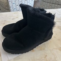 UGG Classic Ankle Women's  Suede Sheepskin Boots Size 9 Pre Owned Black