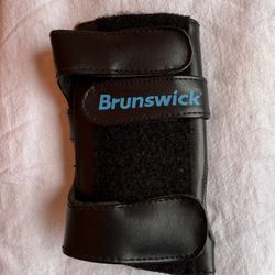Brunswick Shot Repeater X bowling wrist support.