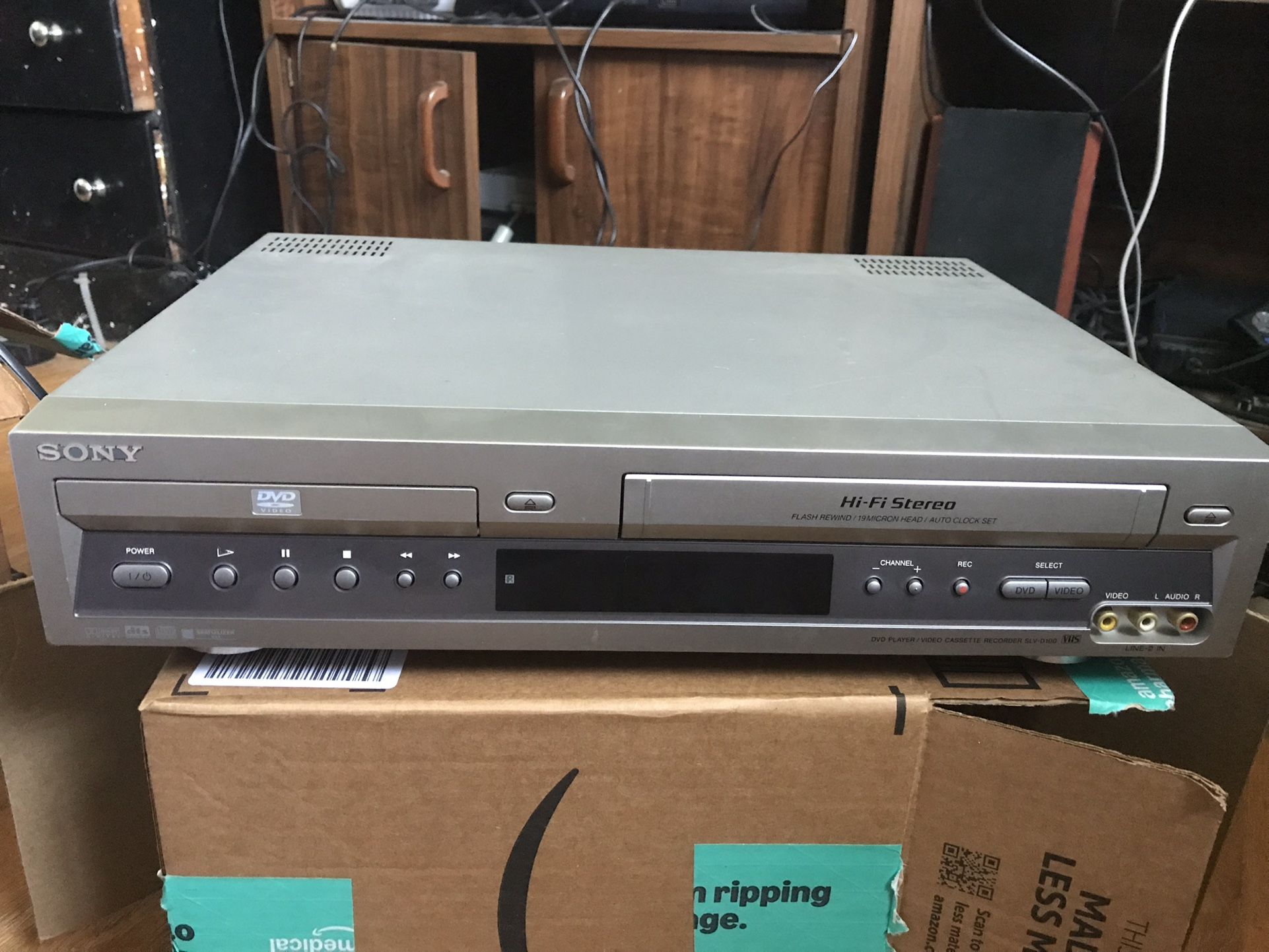Sony SLV-D100 VCR VHS DVD Combo Player| VHS Works, DVD Does Not Open