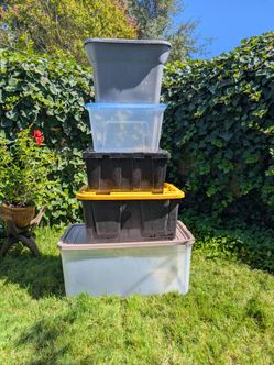 Mixed lot of 5 Plastic Storage Bins/Containers with lids
