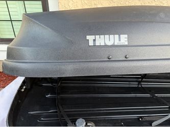 Thule Car roof carrier   66 inch