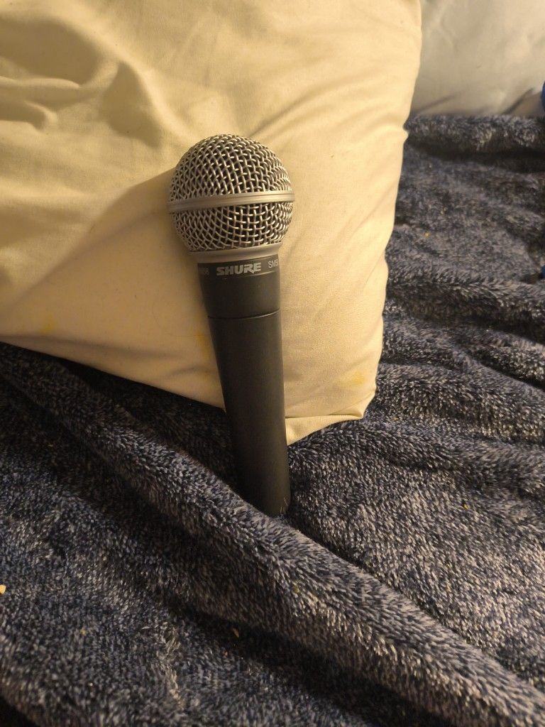 SHURE SM58 MICROPHONE
