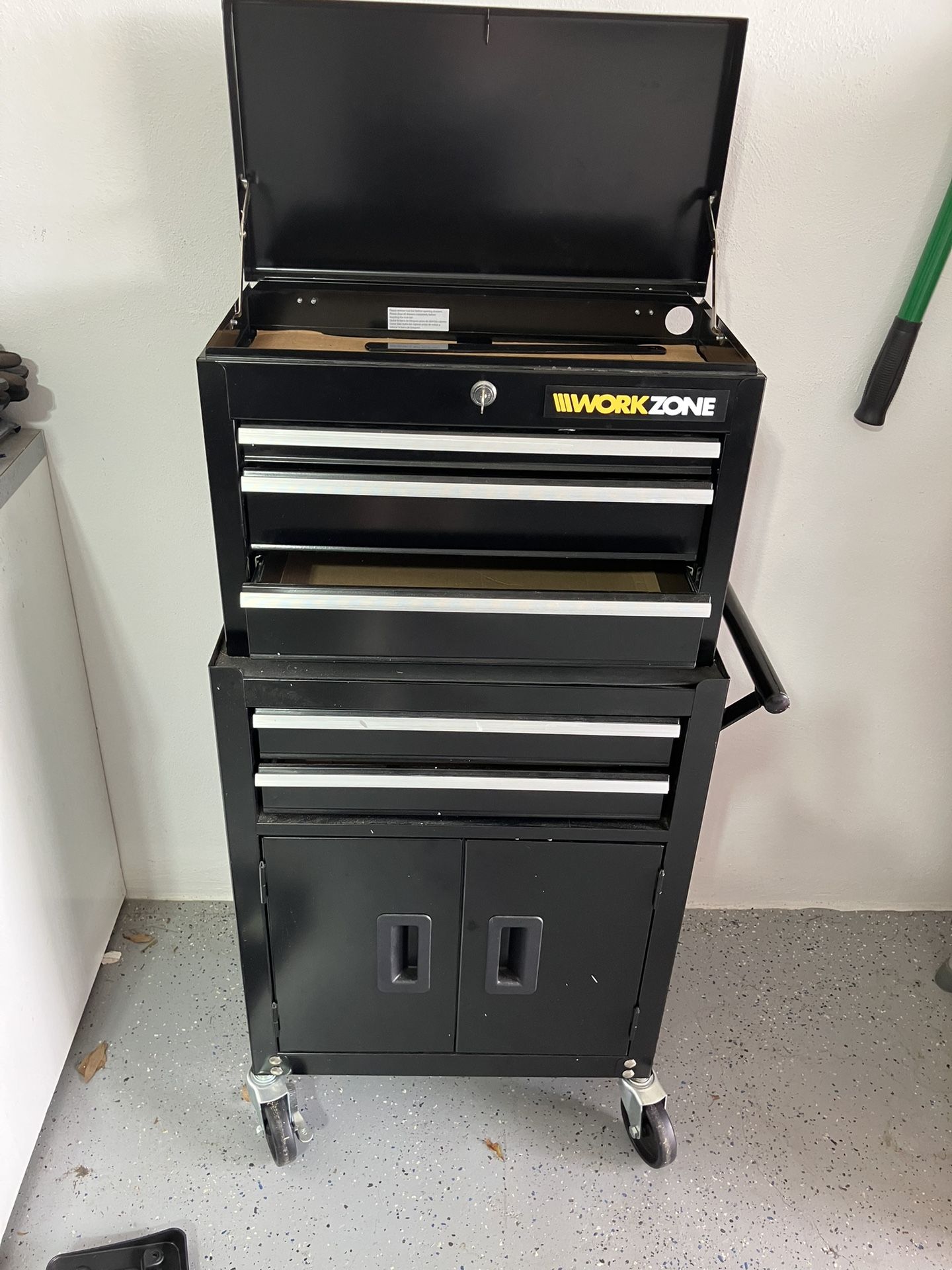 20” Tool Box And Roller cabinet