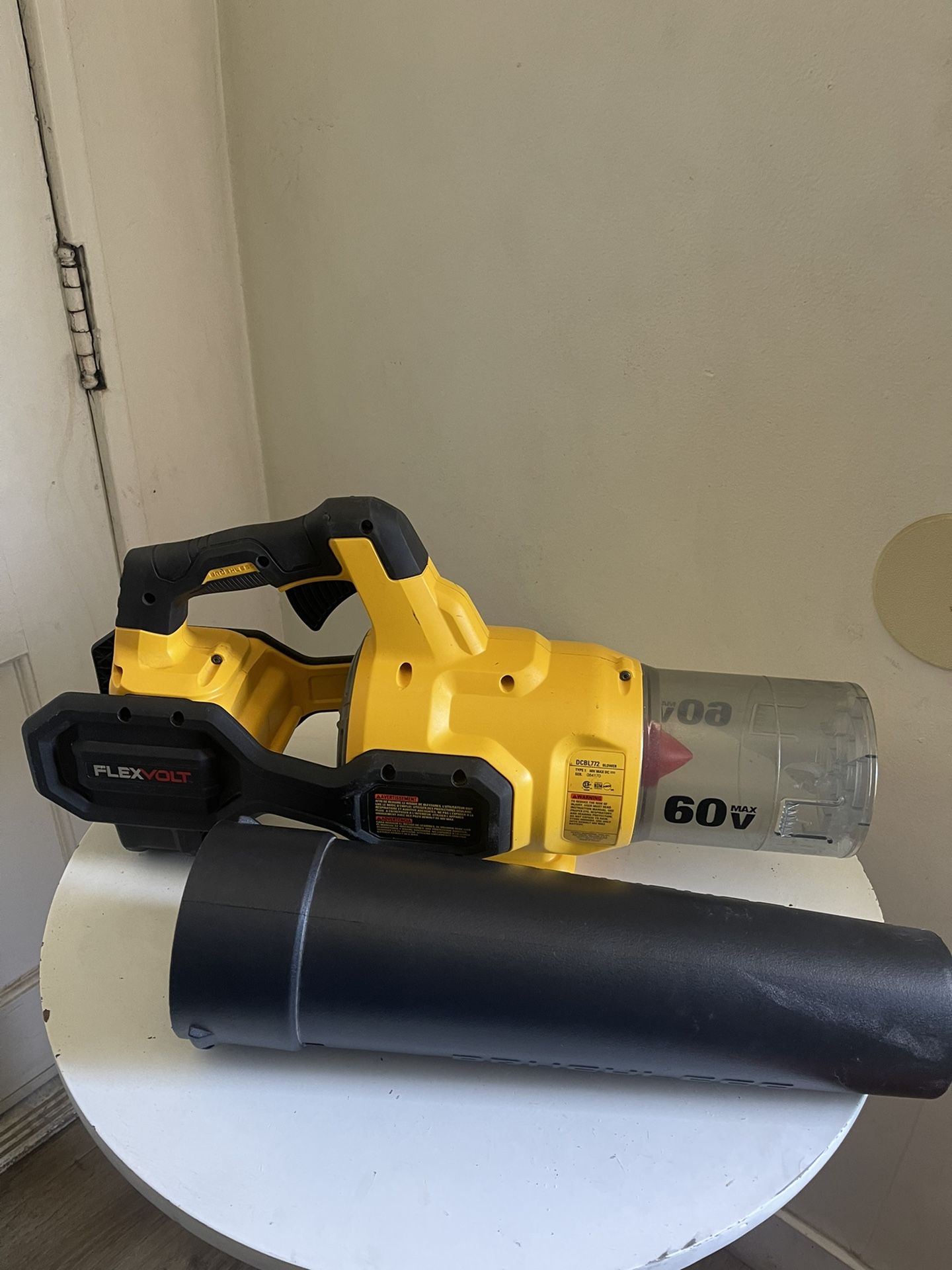 DEWALT 60V MAX 125 MPH 600 CFM Brushless Cordless Battery Powered Handheld Leaf Blower(tool Only)