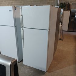 Hotpoint  Refrigerator Top Freezer White 