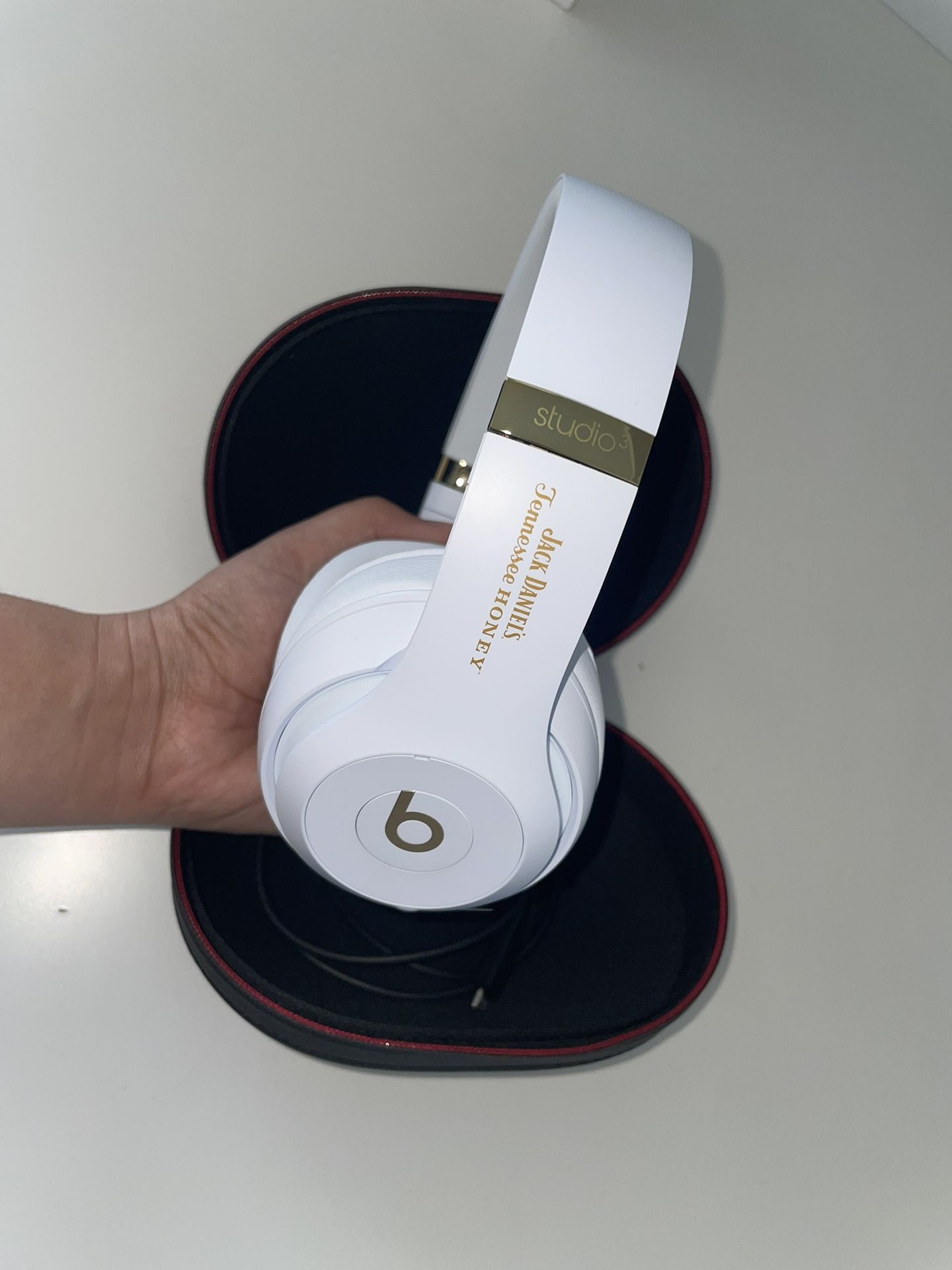 LIMITED EDITION BEATS ALL WHITE (JACK DANIELS TENNESSEE HONEY)