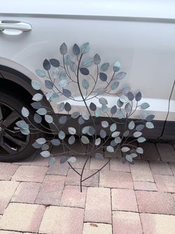 Metal leaf artwork (located in Palm Beach Gardens)