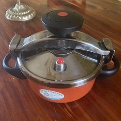 Small Two Litter Stainless Steel Pressure Cooker . It Almost New I Used Only Two Times Still Have The Tags On It For Sale 
