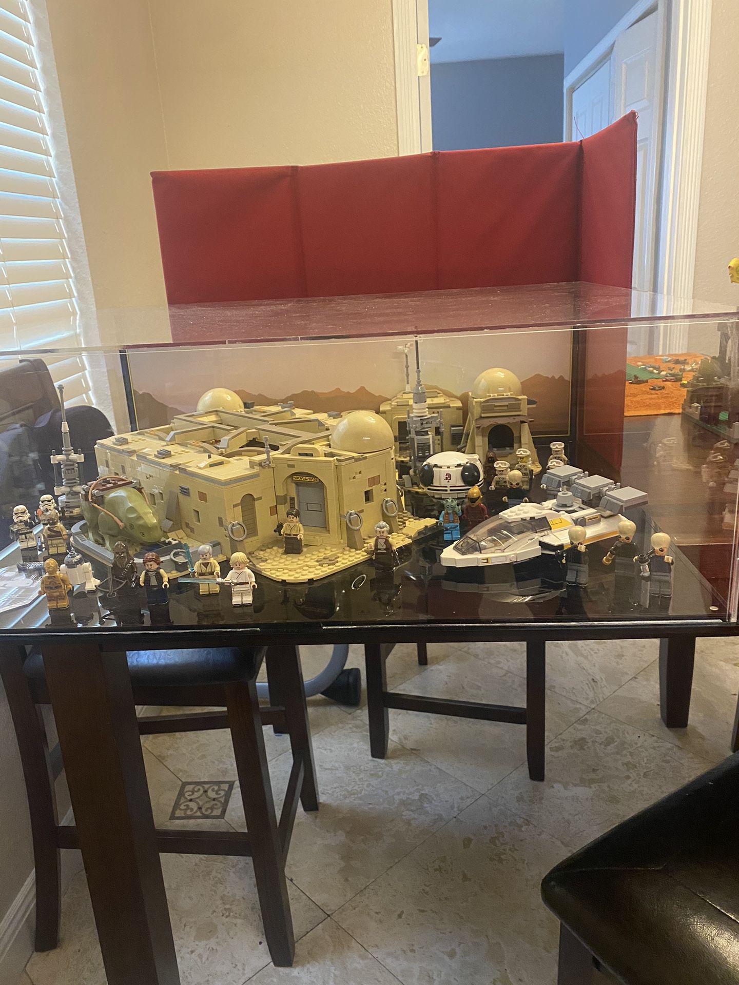 LEGO Star Wars: Mos Eisley Cantina (75290) - Original With Display Case