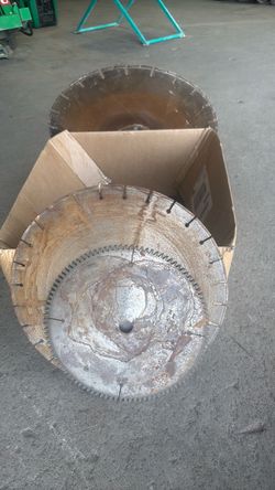 Box of used saw blades